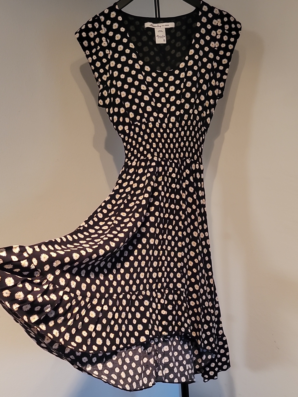 American Rag Womens Asymetrical Black & White Daisy Floral Dress w Smocked Waist